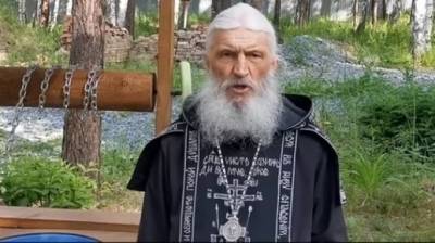 Лишенный сана схиигумен Сергий призвал верующих встать на защиту монастыря