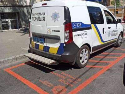 «Для штрафников»: в Киеве полицейские отличились на парковке