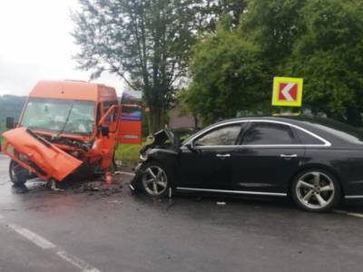 11 пострадавших: во Львовской области произошло ДТП с микроавтобусом