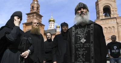 В России церковный суд лишили сана духовника, который захватил с боевиками храм и отрицал коронавирус