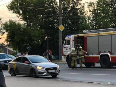 Три автомобиля столкнулись на улице Родионова