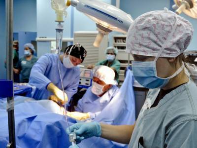 Британские хирурги пришили мужчине отрезанный половой орган спустя сутки после травмы