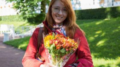 Первым посетителям Екатерининского парка вручили цветы