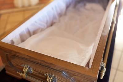 Старушка дважды «воскресала» на собственных похоронах