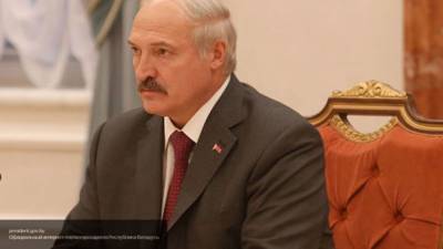 Лукашенко пришел на совещание с катетером на руке
