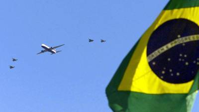 Бразилия разрешает иностранцам полеты в страну, несмотря на COVID-19