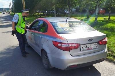 В Петрозаводске сотрудники Госавтоинспекции массово проверяют такси
