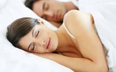 Эксперты назвали шесть причин спать голышом