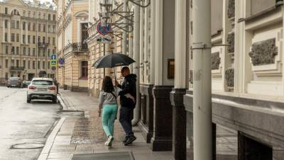 Петербург оказался в тылу циклона: в городе снова ждут дожди