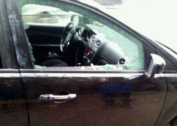 В Екатеринбурге неизвестные обстреляли машину из страйкбольного оружия