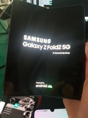 Первые «живые» фото складного смартфона Samsung Galaxy Z Fold 2 появились в Сети