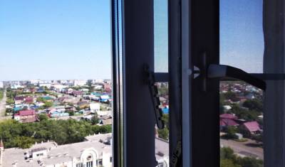 В Тюменской области выжил 3-летний ребёнок после падения из окна