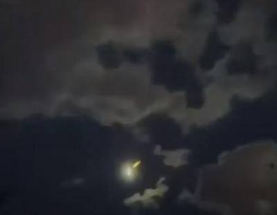 В ночном небе над США запечатлели на видео взорвавшийся метеор