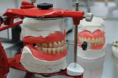 Врач рассказал о последствиях протезирования зубов при сахарном диабете