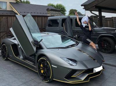 Ведущая Анастасия Ивлеева похвастала Lamborghini за 30 млн рублей