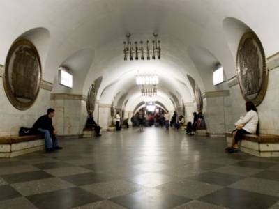 Правоохранители задержали мужчину, который "заминировал" станцию метро "Вокзальная" в Киеве