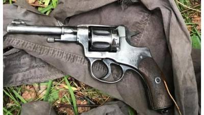 Владелец тайника с револьверами и автоматами задержан в Ломоносовском районе