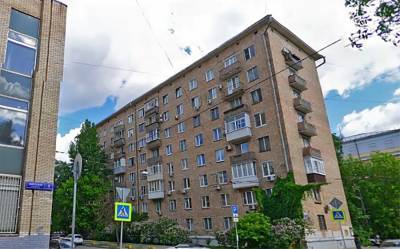 В центре Москвы обрушился карниз жилого дома – источник