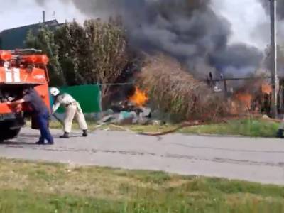 В Киевской области произошел пожар: сгорели 2 тонны соломы и пять автомобилей