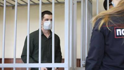 В РФ студент из США приговорен к 9 годам колонии за нападение на полицейских