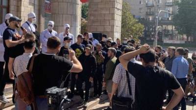 Радикалы напали на журналистов, отстаивающих свободу слова