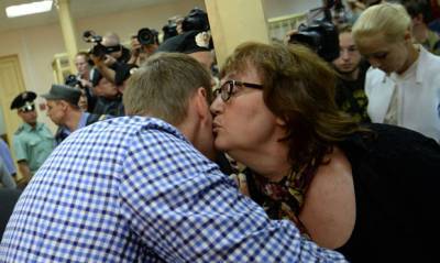 СКР отказался повторно ходатайствовать об аресте пенсионных счетов матери Навального и отца Жданова