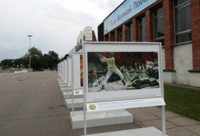 Полотна о войне: в Сосновом Бору открылась выставка советских художников