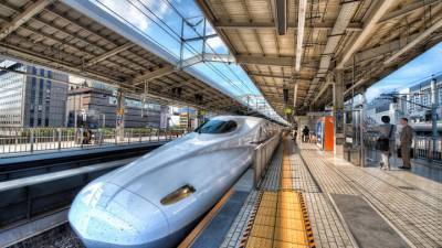 За безопасностью пассажиров на железной дороге в Японии станут следить встроенные в светодиодные лампы камеры