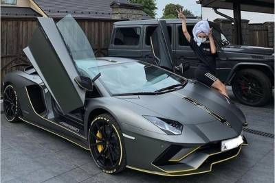 Заболевшая коронавирусом Настя Ивлеева порадовала себя покупкой Lamborghini