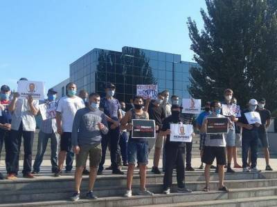 Сотрудники Одесского припортового завода митинговали против возвращения предыдущего директора Назаренко