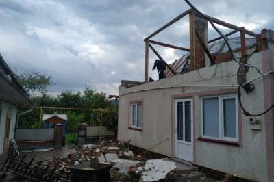 Разрушены крыши и обесточены села: Буковину внезапно накрыл ураган
