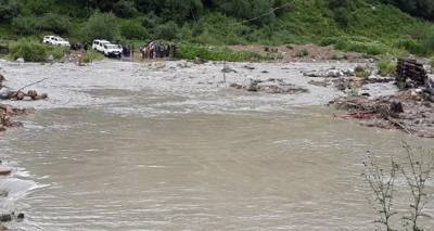 Наводнение уничтожило более двух километров дорог в Рача