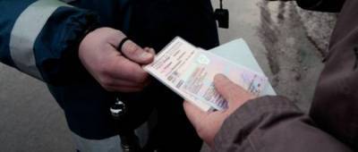 В России начали выдавать водительские права, действительные за рубежом