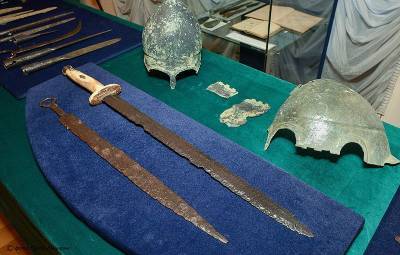 ФСБ передала в сочинский музей коллекцию артефактов античности и средневековья