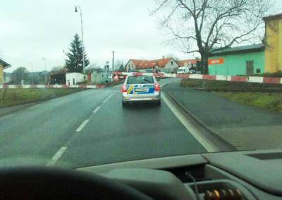 В Чехии полицейские пытались проскочить ж/д переезд на «красный»