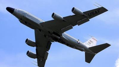 США подняли в воздух возле Крыма два военных самолета