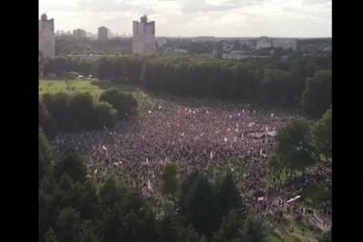 В Минске начался многотысячный митинг Тихановской