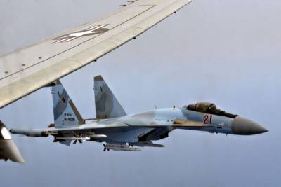 Су-27 отогнал двух американских разведчиков от российской границы