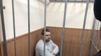 Суд вновь продлили арест полицейским обвиняемым по делу Голунова
