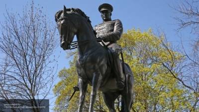 Вандалы на западе Польши обезглавили статую советского маршала Рокоссовского