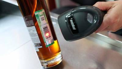 Несмотря на то, что рост цен на крепкие алкогольные напитки ожидается в следующем году, шумиха началась уже сейчас