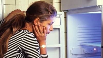 Лайфхак: Как победить неприятный запах в холодильнике