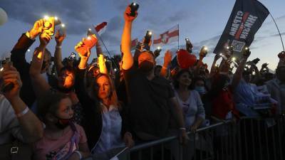 Беларусь: акция оппозиционного кандидата собрала десятки тысяч человек