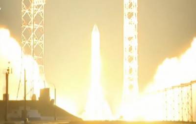 Россия запустила ракету Протон-М с двумя спутниками