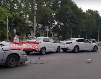 На Нариманова столкнулись три автомобиля