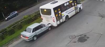 В Петрозаводске автобус с пассажирами попал в ДТП (ВИДЕО)