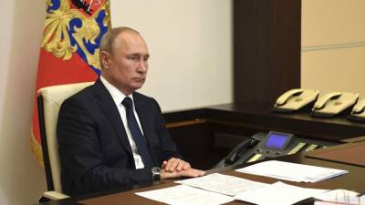Путин поручил поддержать россиян, лишившихся банковских вкладов