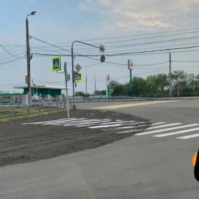 В Челябинске дорожники нарисовали «зебру» на щебенке. Власти отказались за это платить
