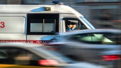 В Петербурге девушка выпала с четвертого этажа во время селфи
