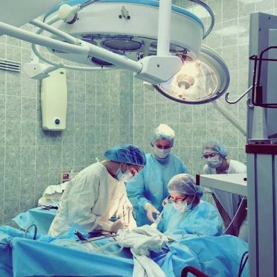 В Кемерове врачи провели сложную операцию женщине, которая не могла забеременеть